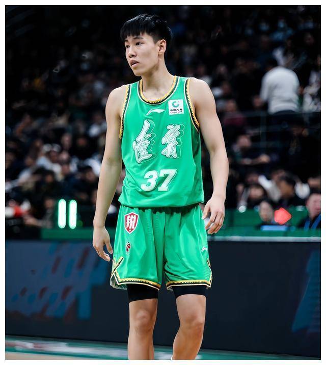 杨鸣回归后,虎子,张峻豪被雪藏,周俊成,鄢手骐逐渐获得机会,效果则不