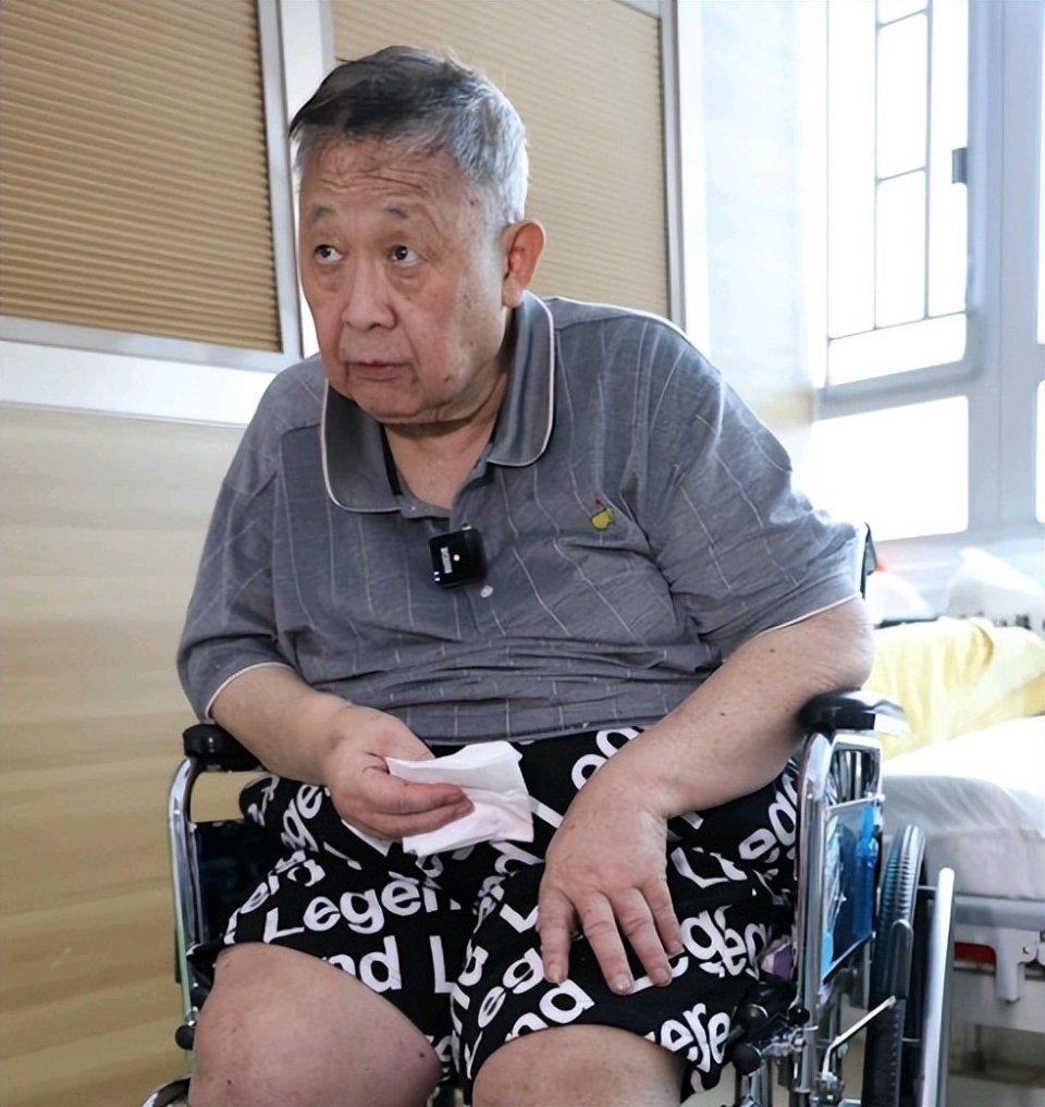 76港星秦煌近况曝光，在养老院摔伤儿女不管，坦言已看淡生死_腾讯新闻
