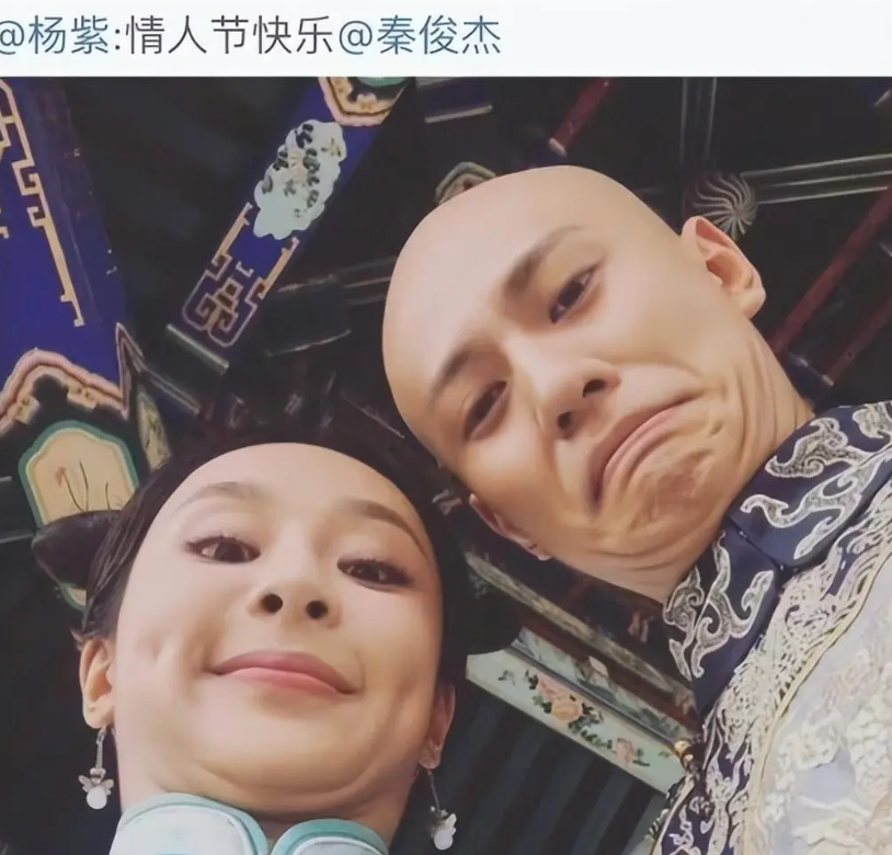 不过,当时的秦俊杰正在跟杨紫谈恋爱,两人秀恩爱也秀的不余遗力,所以