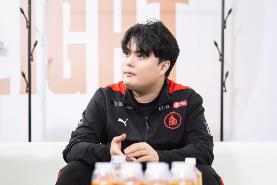 笑影称GK是卫冕亚军、胜之不武，遭反讽：你只是八强战队的兰陵王_腾讯新闻