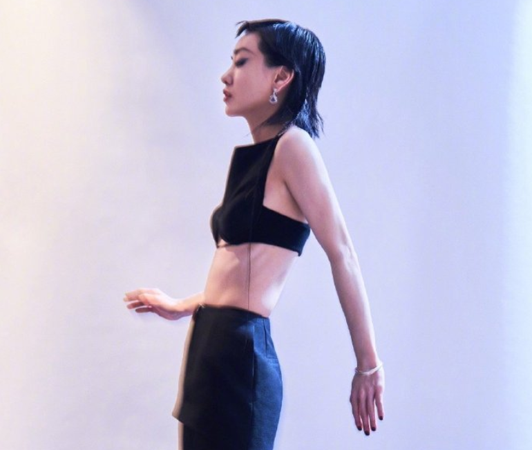 36岁郭采洁被指瘦成纸片人肋骨突出清晰可见健康状况令人担心