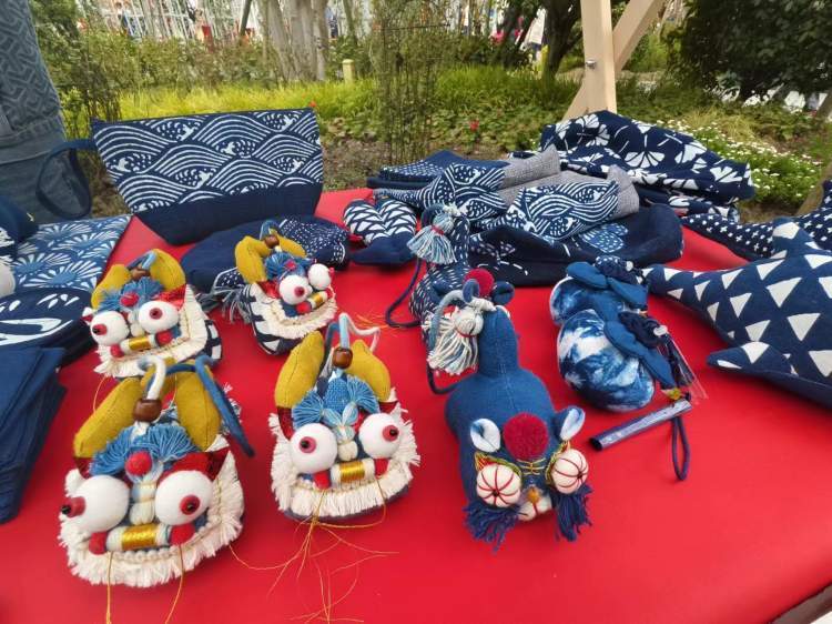 崇明土布包包马卡龙色系草莓在江海市集体验非遗技艺品尝两地美食