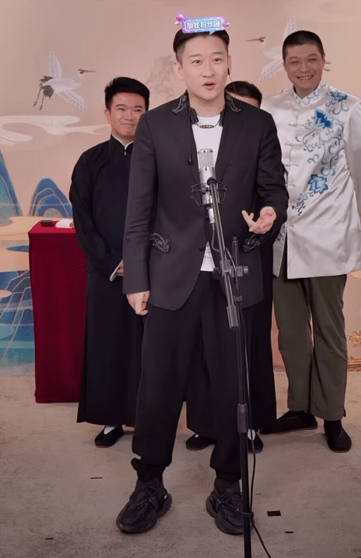 好家伙!曹云金穿万元增高鞋说相声,曾被传一场直播赚几十万!-腾讯新闻