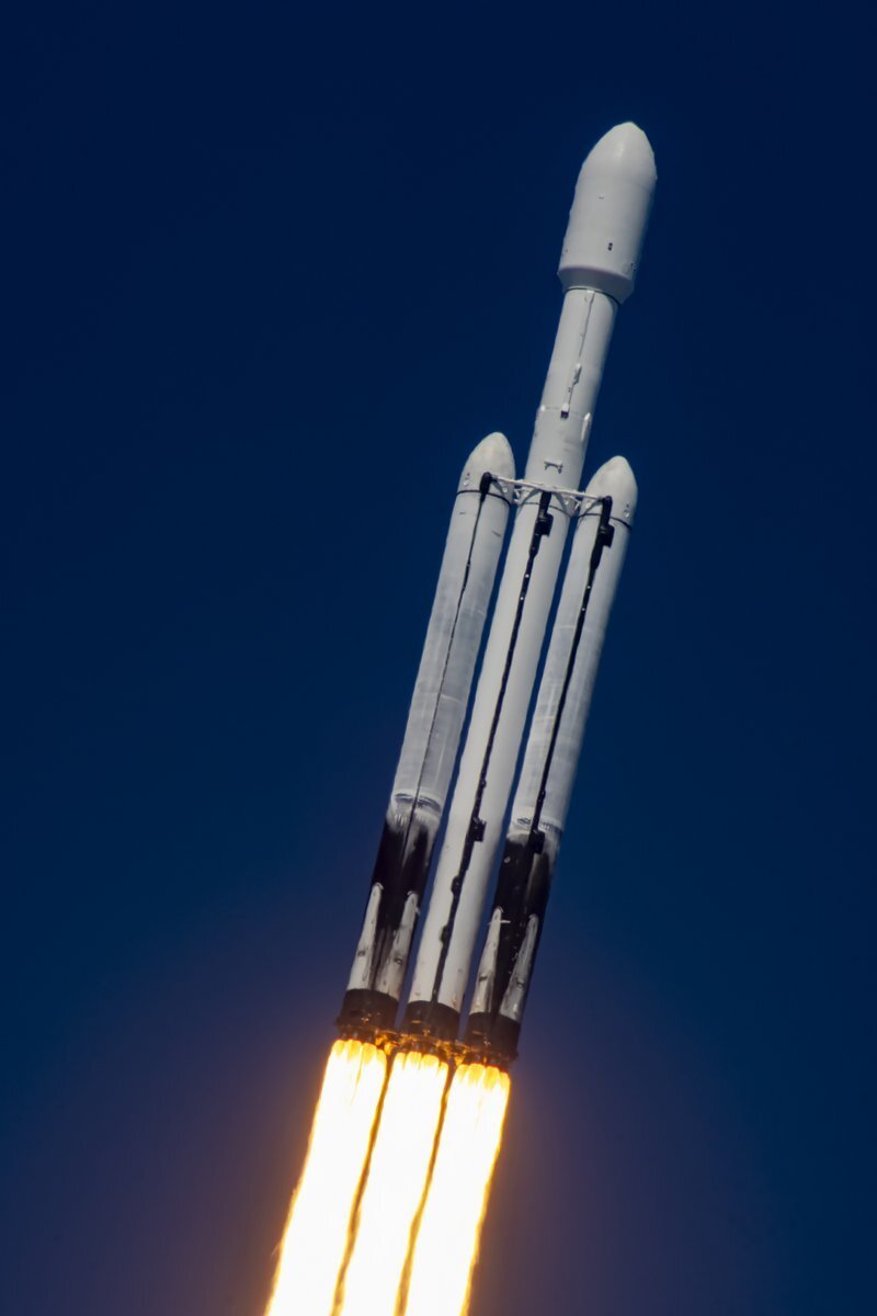 spacex公司再次发射重型火箭