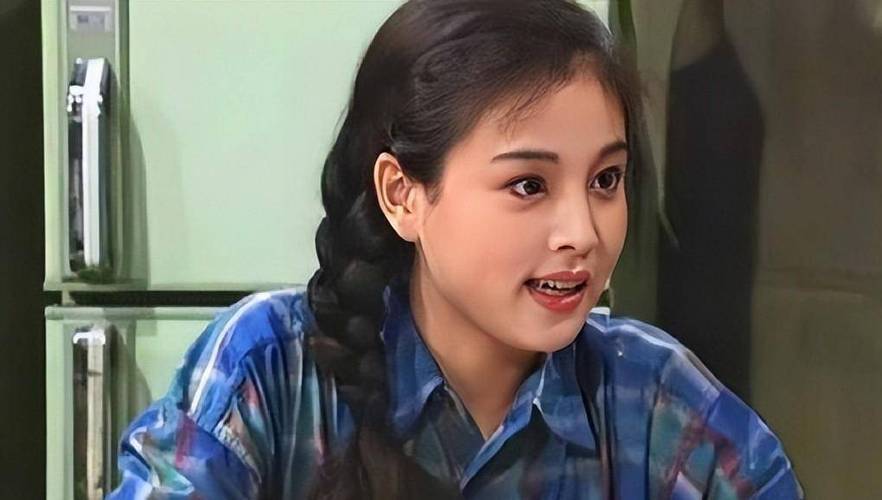 演员赵明明:嫁给英宁,离婚那天抱着女儿大哭,如今54岁依旧单身_腾讯