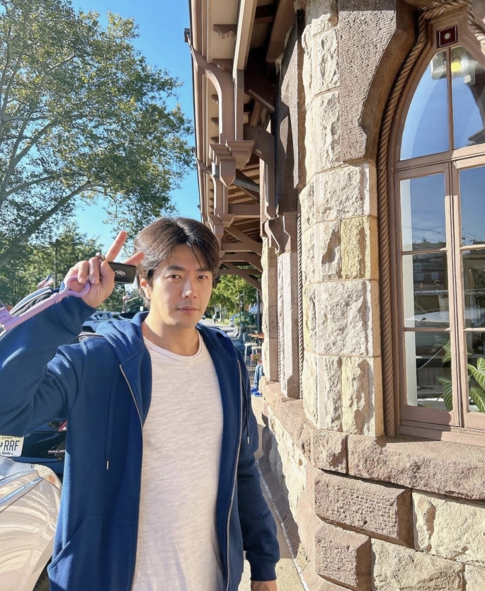 权相佑与家人团聚,照片中的他竟然这么温柔-腾讯新闻