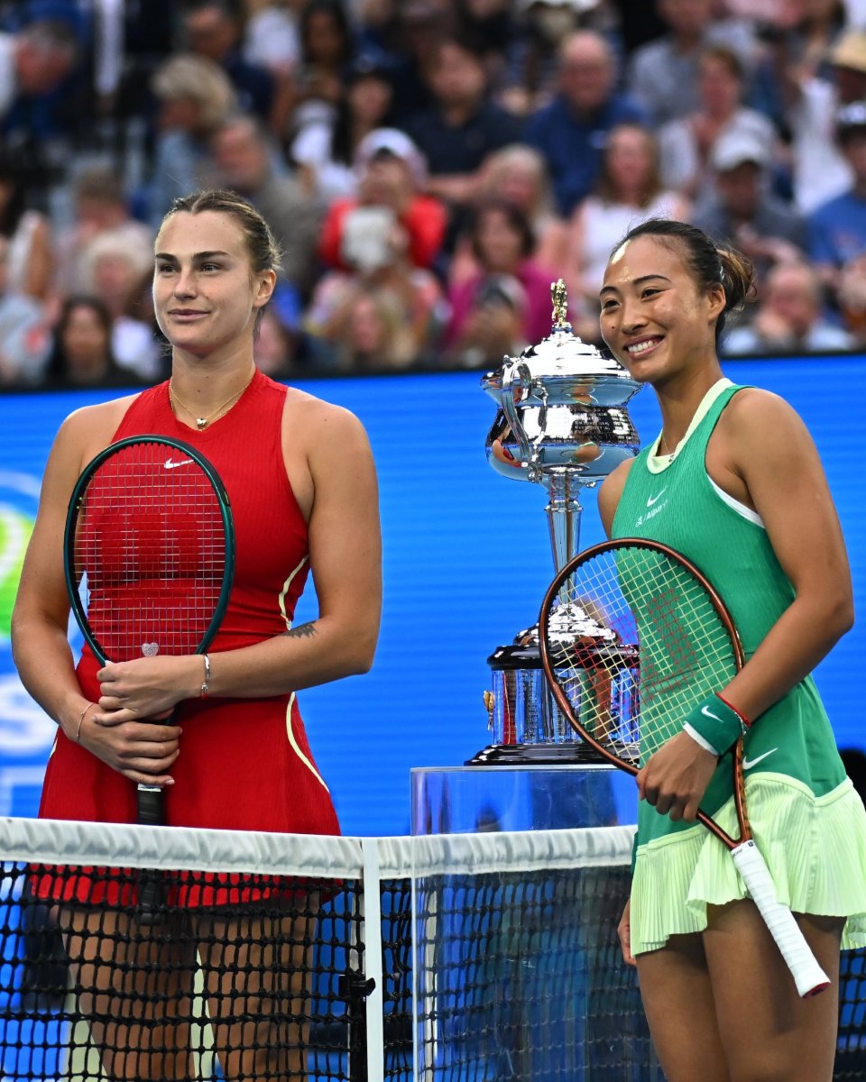 澳网女单决赛萨巴伦卡63拿下第一盘大比分10领先郑钦文