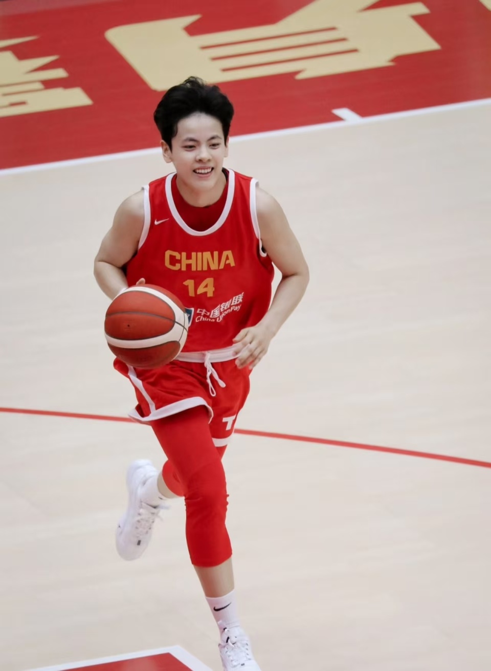 杨舒予逆袭蜕变,用实力撕掉"花瓶"标签