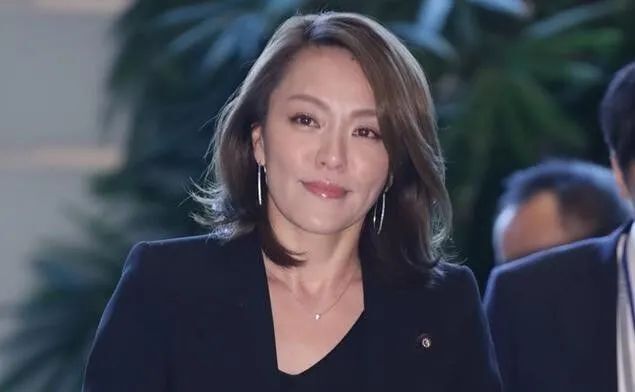 2019年,进入安倍内阁的今井绘理子"看来,今井是一个花架子议员.