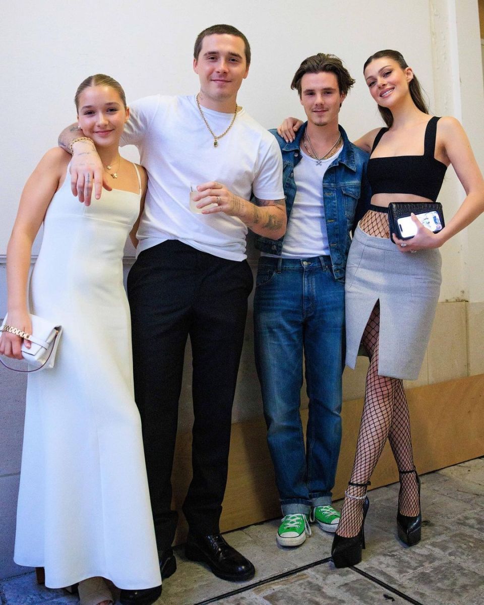 贝克汉姆一家欢聚时装周,小七造型显成熟,布鲁克林夫妇惊喜现身_腾讯