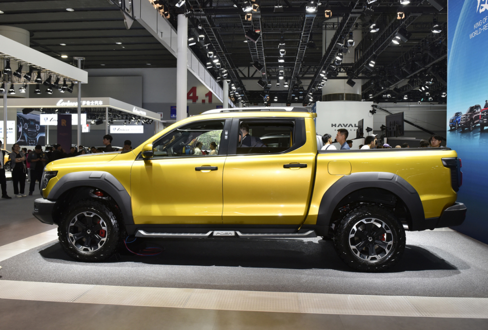 2798万的山海炮皮卡贵吗六缸9at升高悬架越野大玩具