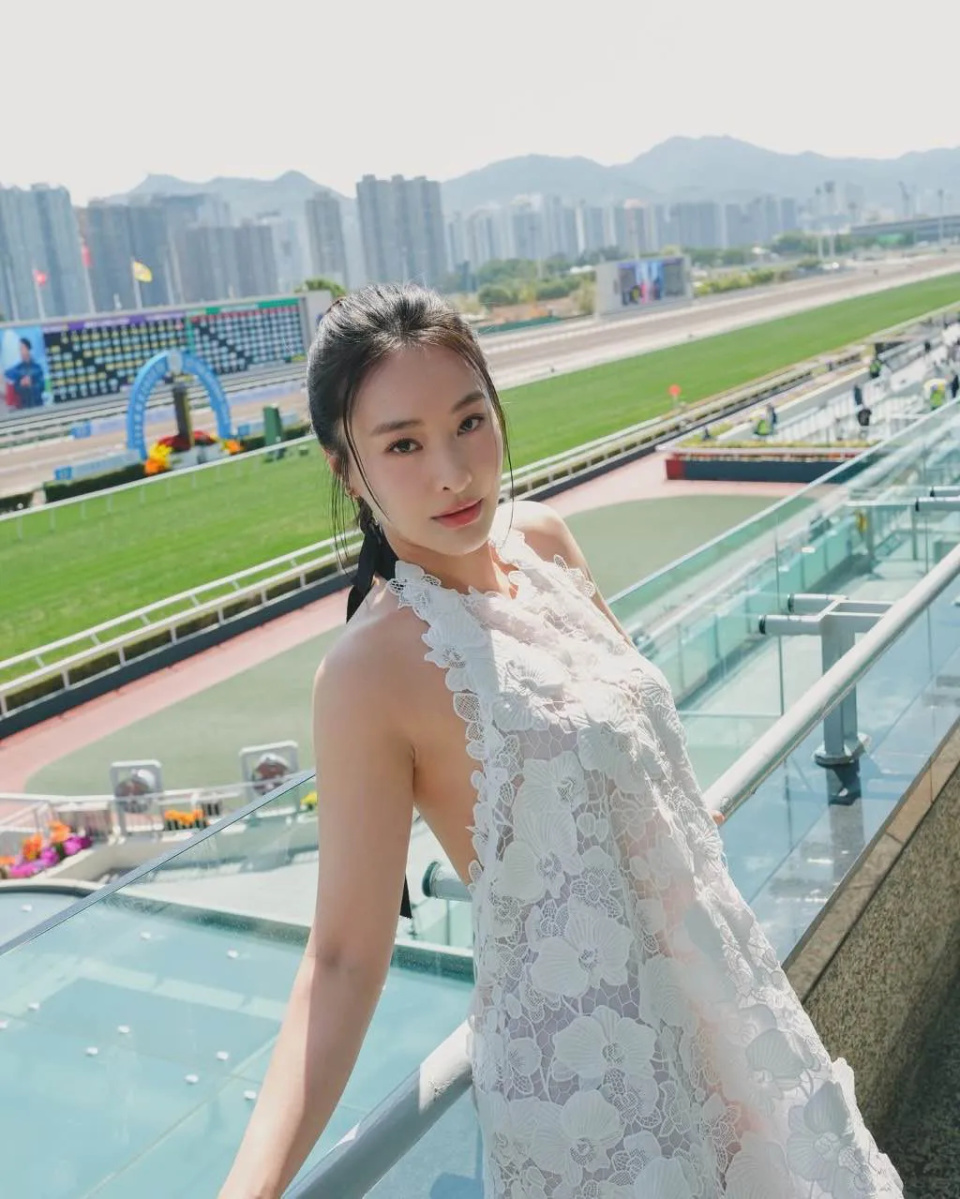 TVB小花陈滢绝地反击！甩肉成功美出新高度，性感露背装惊艳全场_腾讯新闻