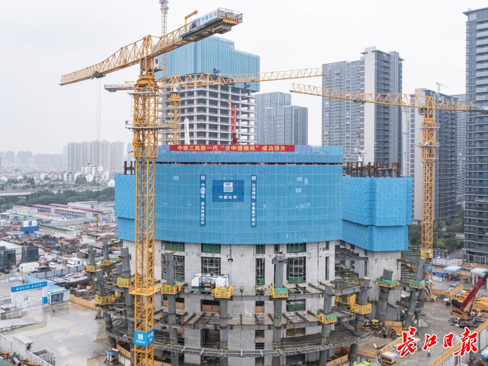 从造楼机到筑塔机——“基建狂魔”不断挑战“不可能”_腾讯新闻