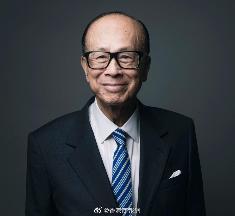 李嘉诚登上香港首富宝座第二位资产缩水268亿但捐钱不输超人