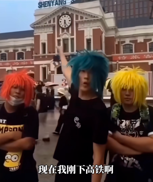 2017年,网友公认的"东百往事"最经典戏码在虎弟的账号上上演.