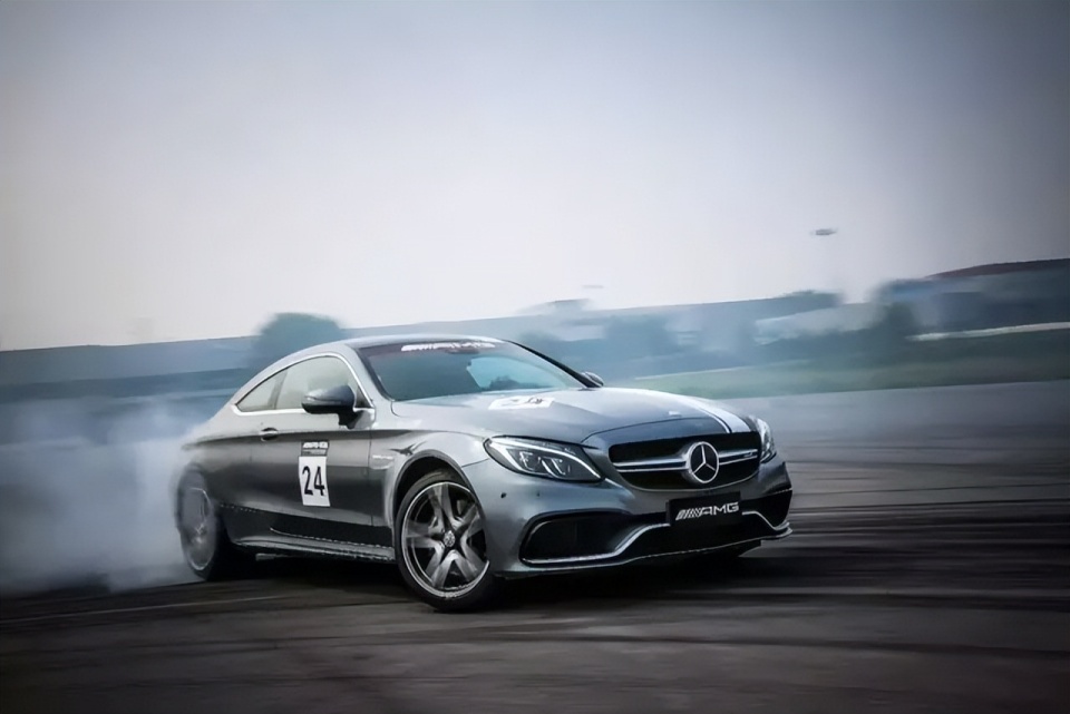 都这个年代了,奔驰amg还有存在的必要吗?_腾讯新闻