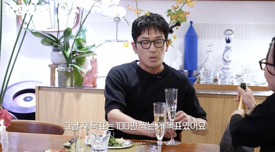 河正宇还表示,他观看了演员朱智勋和曹承佑作为嘉宾出现的视频,并笑着