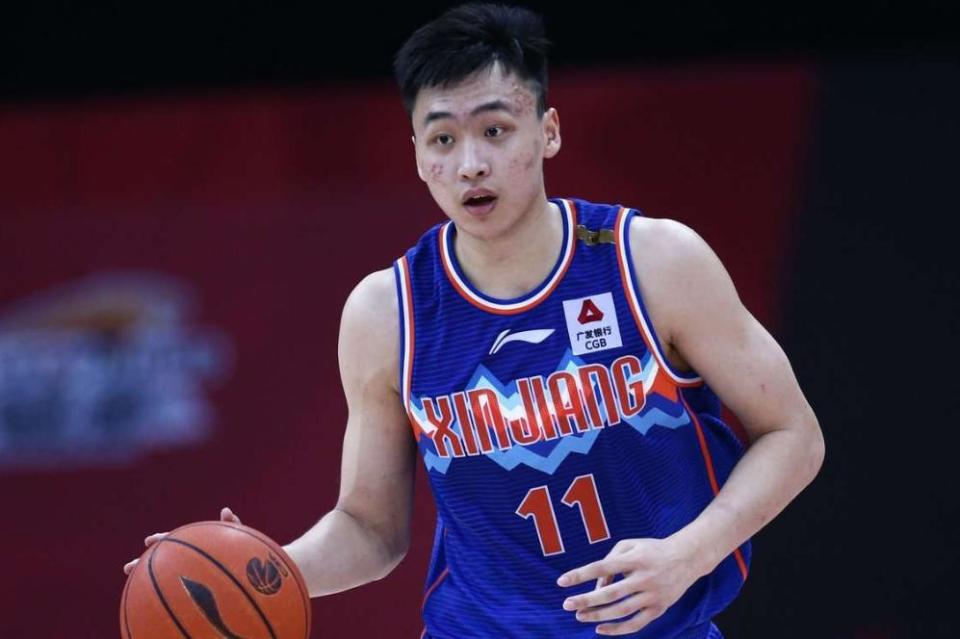 新疆男篮22分大胜浙江,王泉泽首发,齐麟刘泽一伤愈复出