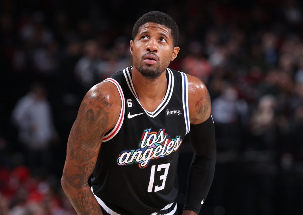 快船官宣保罗乔治因右膝扭伤赛季报销他2014年右小腿曾遭遇骨折