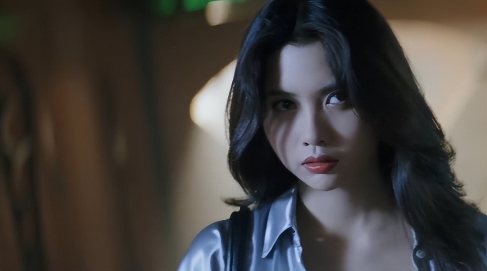 邱淑贞罕见露面,与女儿同框像姐妹,气质完败穿休闲装的何超欣