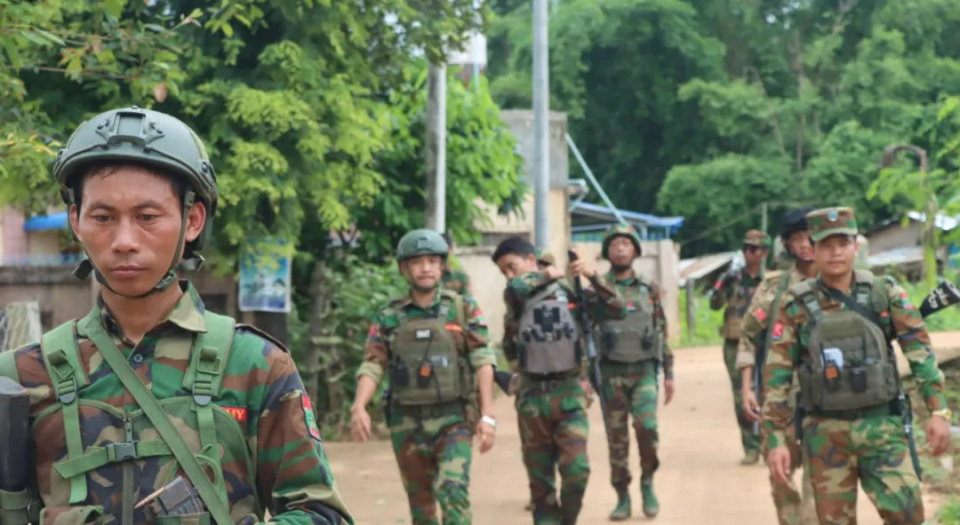 缅甸地方武装纷纷宣布暂停对腊戌市周边的军事行动;果敢老街遭空袭