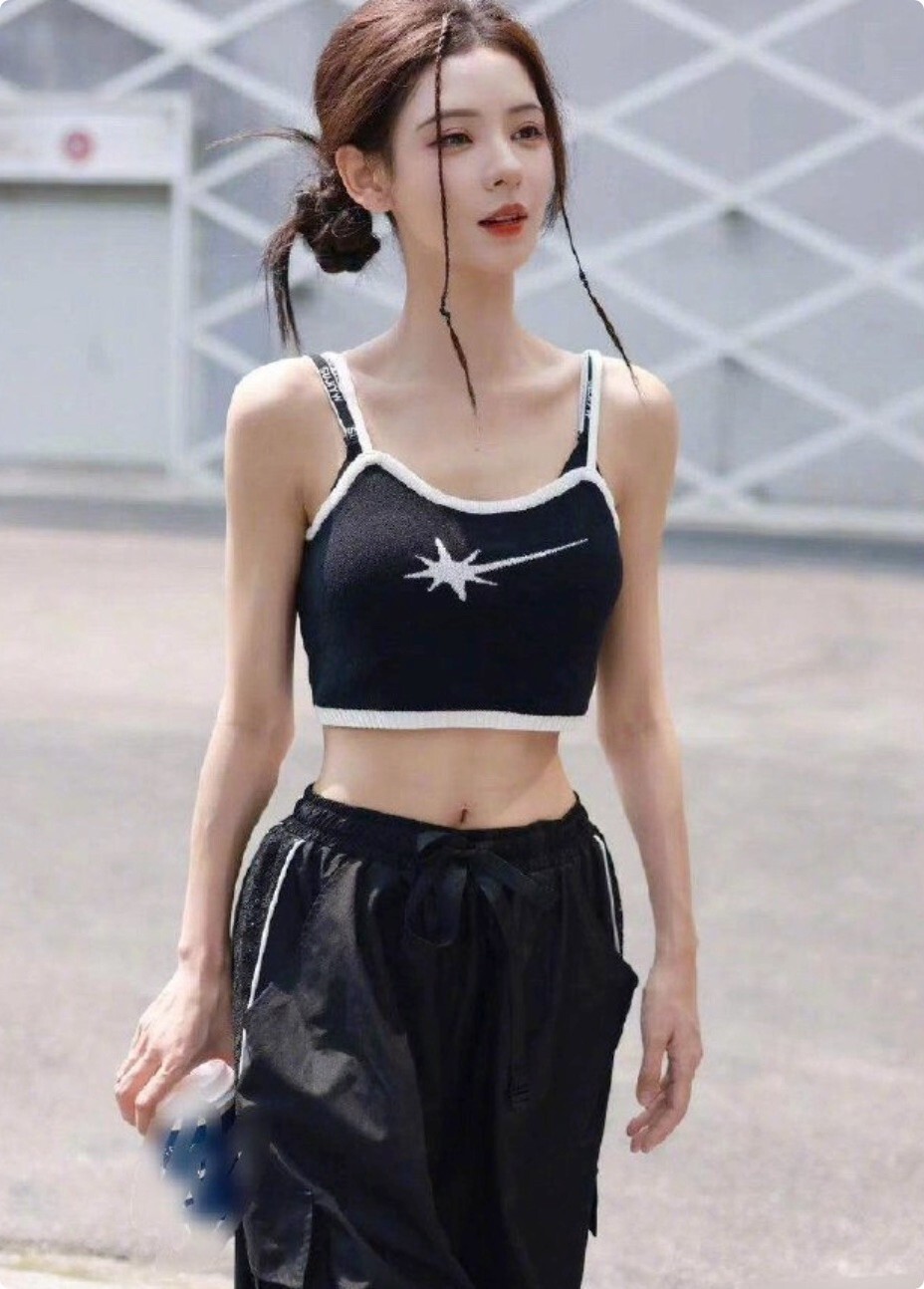 可随着节目的录制,张予曦的体重直接降至43kg,粉丝心疼表示"宝宝你又