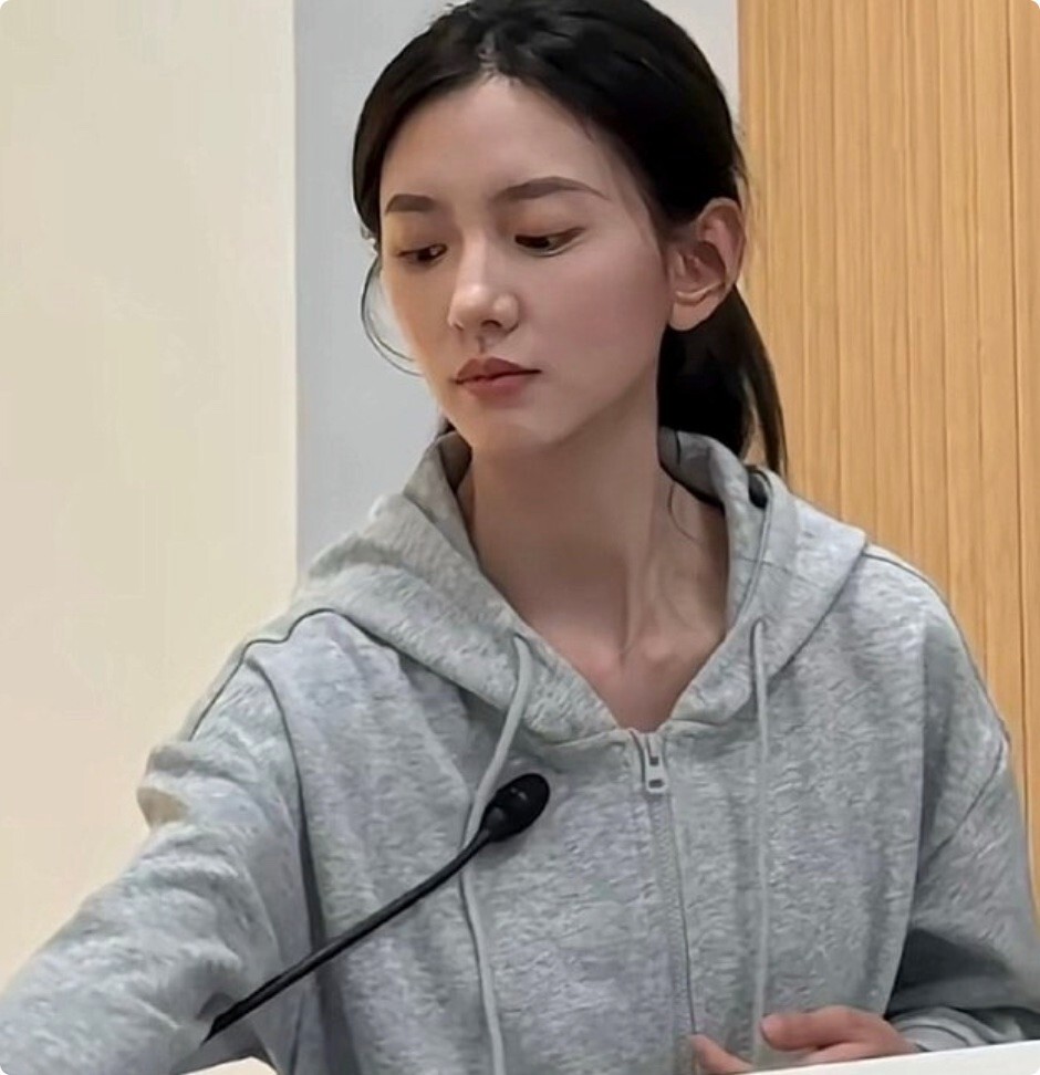 张婉莹 