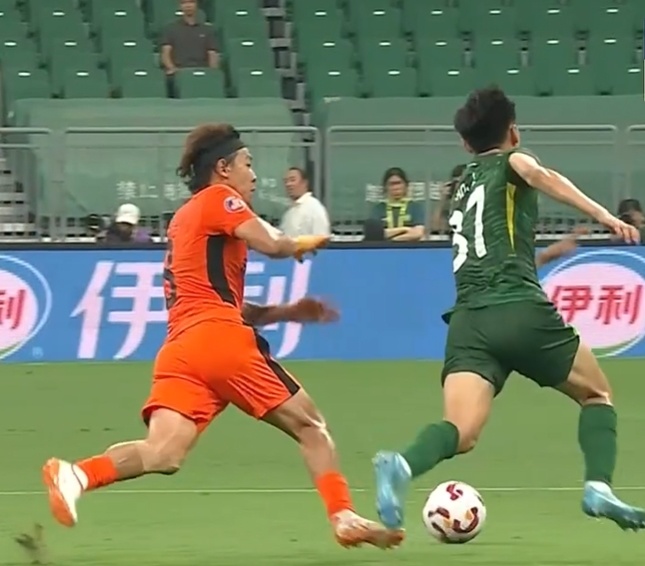 国安2-1逆转升班马夺榜首！张玉宁助攻+造点救主，豪取16轮不败