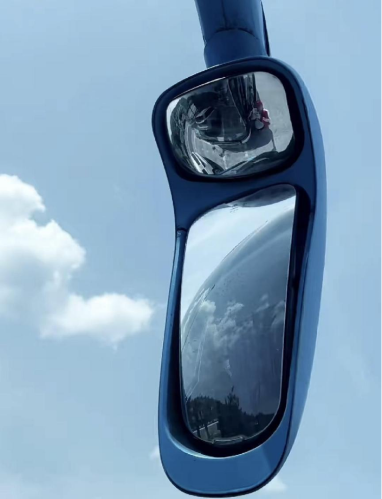 的作业一拍摄一张照片包含元素的镜子;作业二拍摄一张突变构图的照片