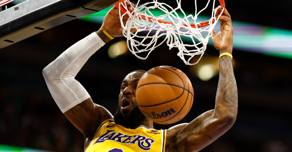 湖人队记者詹姆斯因左脚踝肌腱伤势今日不会出战