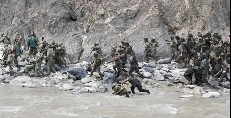 4年前的中印冲突又有新视频,解放军大声怒吼,印度人望风而逃?