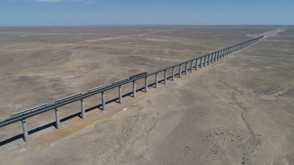 铁路兴疆!中国铁建在阿勒泰的诗与远方