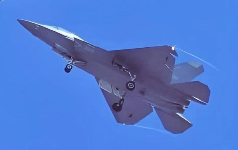 歼35机身首现新装备离具备战力又近一步至少有2款舰载型号