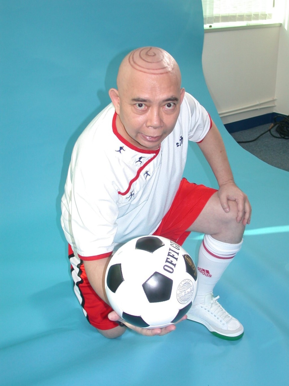 不过多年后黄一飞突然转口风:"当有人对你好苛刻的时候,要你做一样又