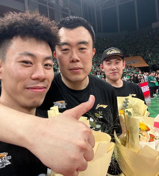 郭艾伦缺阵,辽篮预定三连败,19岁小将挑大梁,赵继伟续约2年_腾讯新闻