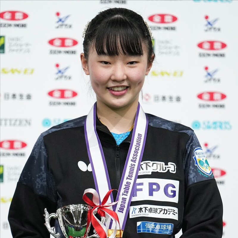 她出自一个乒乓球世家,父母均是中国乒乓球运动员,特别是她的母亲张凌