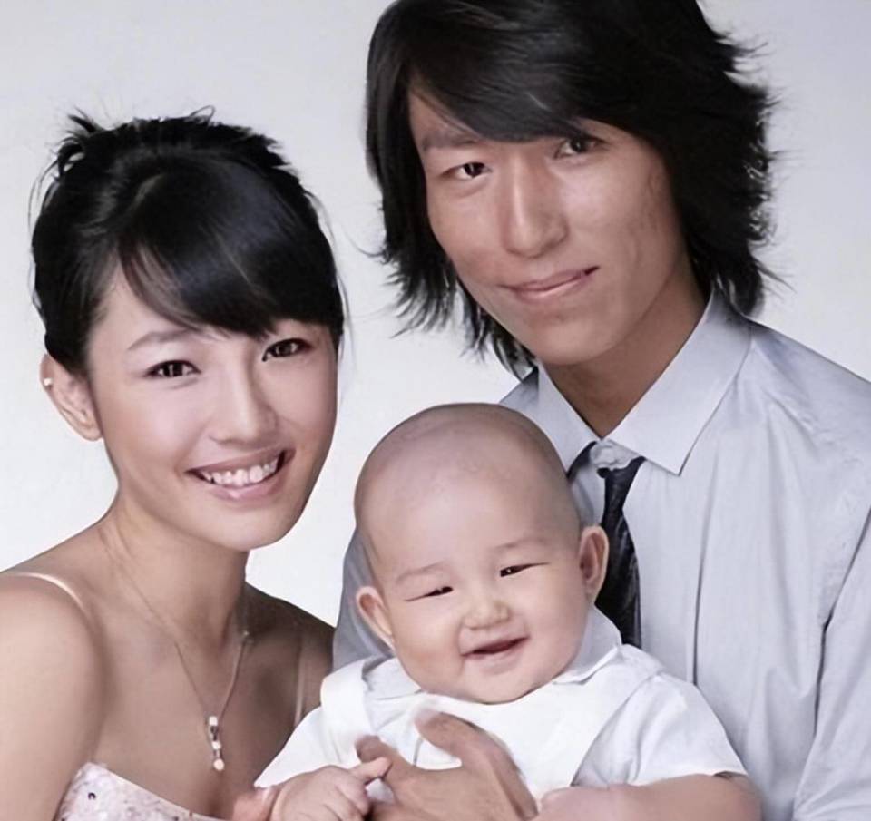 叶京,出生于北京训总大院,京圈的中流砥柱,在鱼龙混杂的娱乐圈中独占