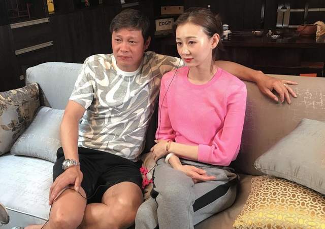 值得一提的是,范志毅与第一任妻子李倩也生下一个女孩,现在已经长大