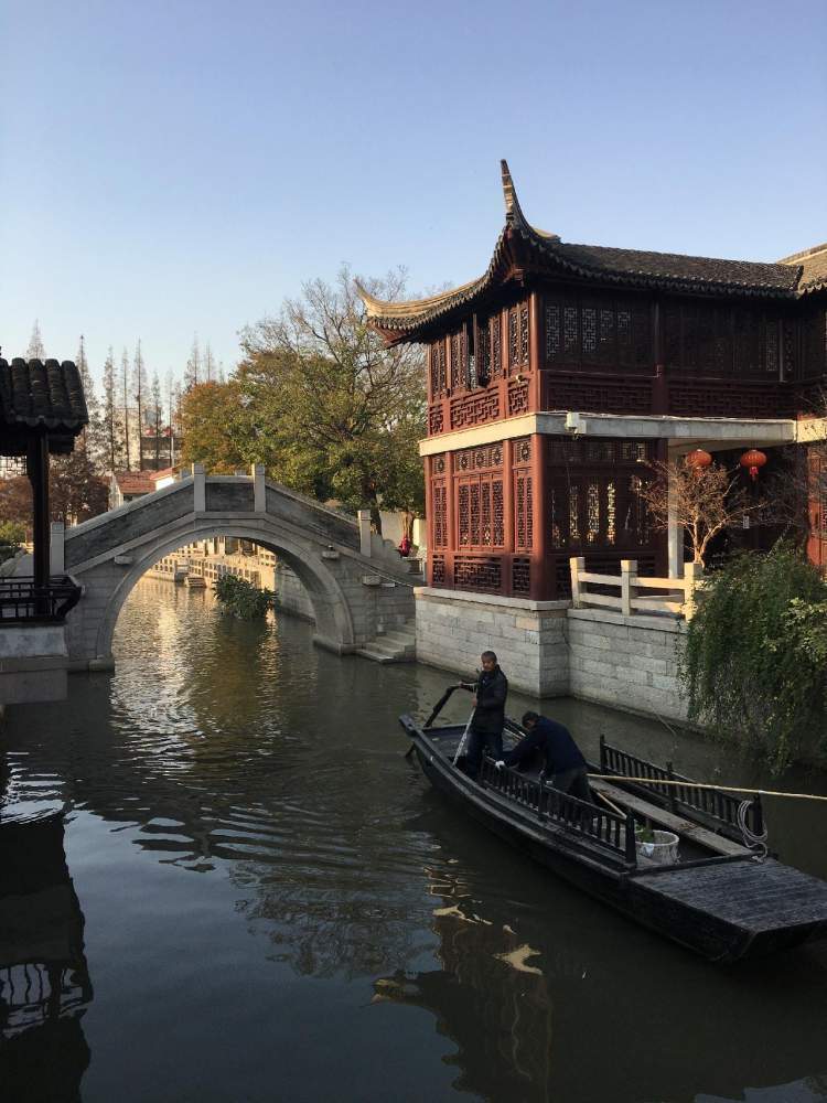 那天,我和朋友们慕名来到苏州太仓游沙溪古镇,这是一个保护得非常不错