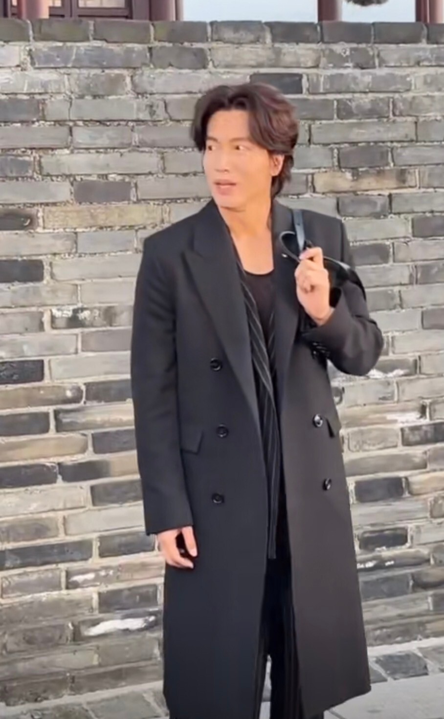 苏州时尚红毯,惠英红气场全开,李沁只惊艳了下半身,我却被言承旭迷了