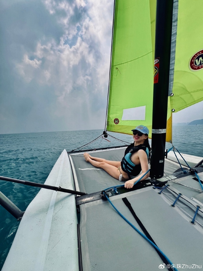 赘肉,副乳,朱珠晒泳装照引网友热议,网友:这也太真实了吧_腾讯新闻