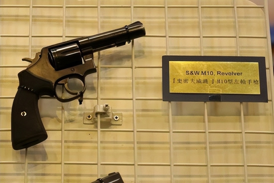 回归27年第一次,香港警察换装国产手枪,左轮手枪的历史结束了