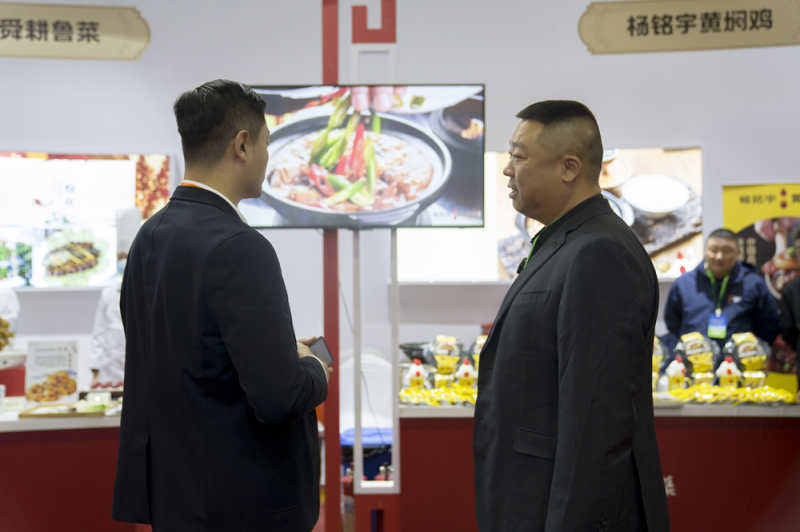 “特种兵”周末逛北京展览馆：一天吃遍整个山东_腾讯新闻