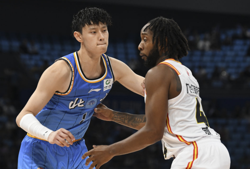 超级外援首秀砍28分6板2断,上赛季曾被当作替罪羊_腾讯新闻