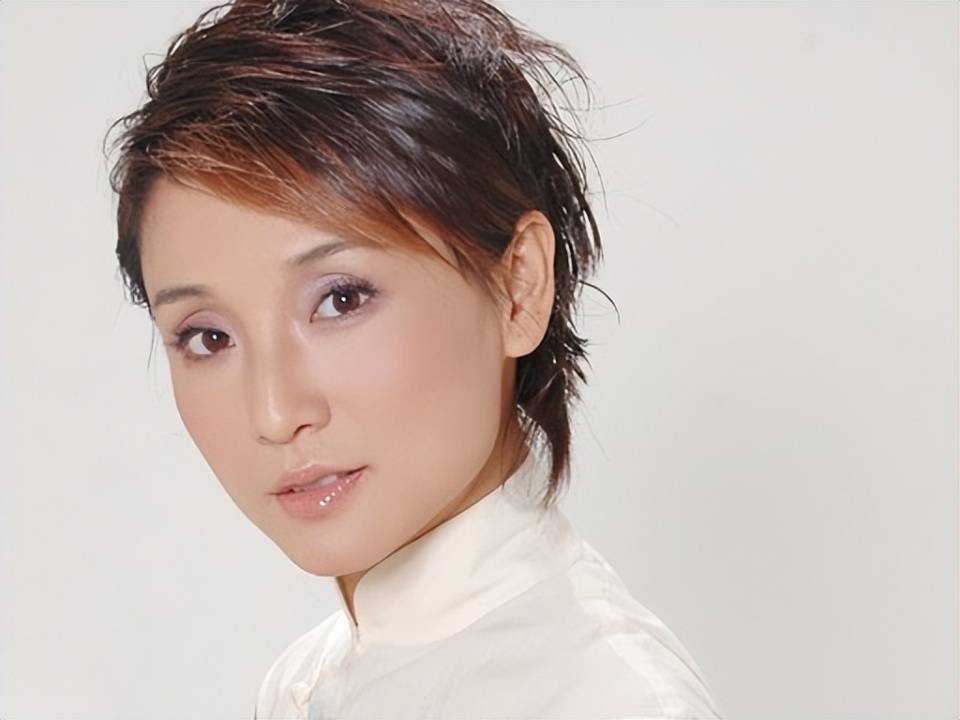吃孔琳7年“软饭”却爱上柯蓝，现娶小12岁美女，儿子成国民童星_腾讯新闻