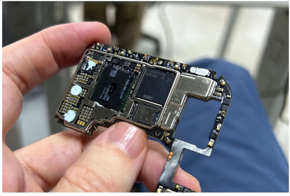 华为pura 70 pro拆解,国产部件使用率高于mate60