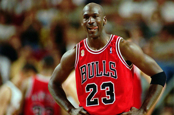 就在今天,詹姆斯创78年神迹,等同乔丹10个得分王