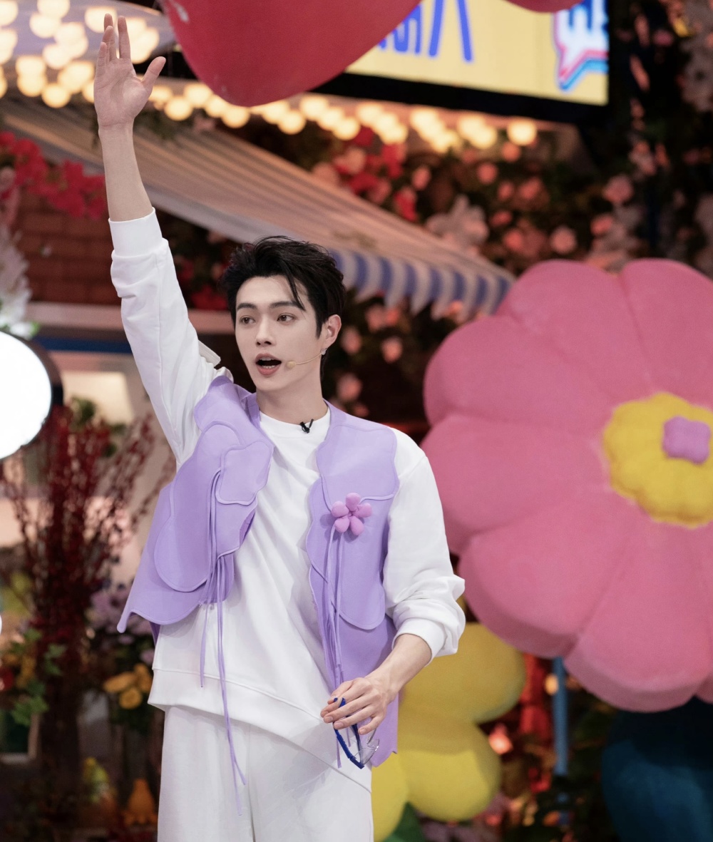 虞书欣参加综艺被质疑玩不起,许凯回怼:你是不知道你的体重吗