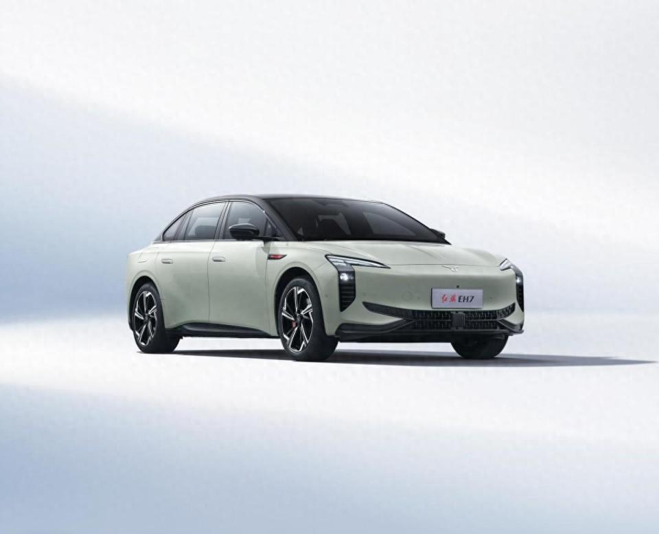 红旗eh7定位为中大型轿车,该车也是红旗fmes平台架构下的第一辆新能源