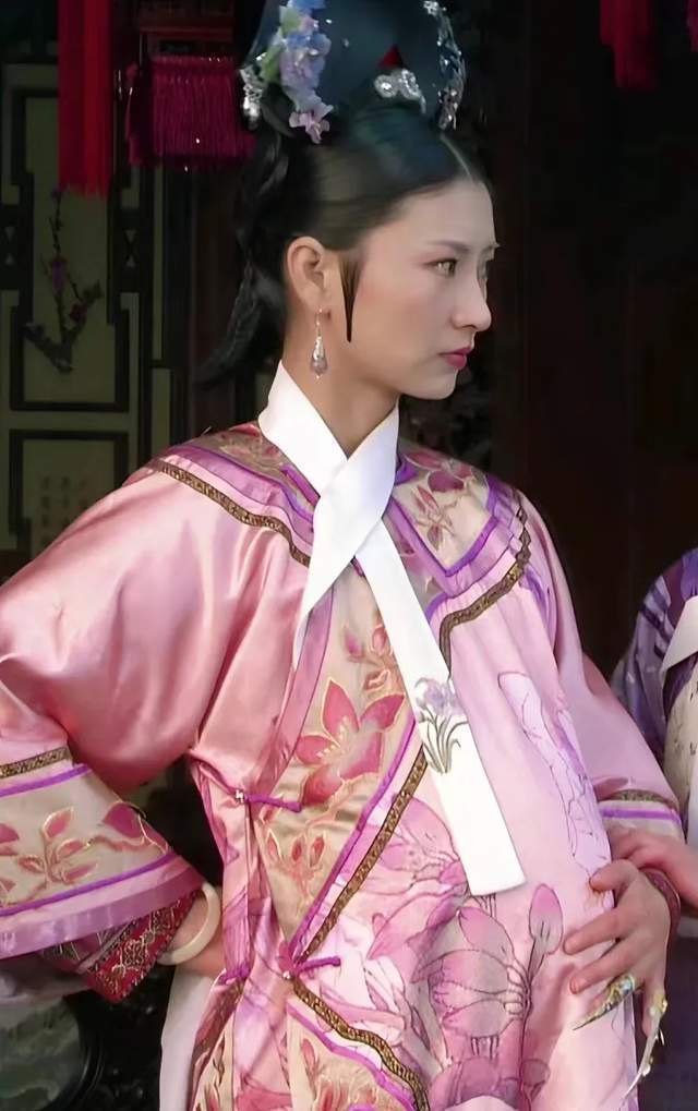 "沈眉庄"斓曦养眼走秀,《甄嬛传》播出12年,她的状态